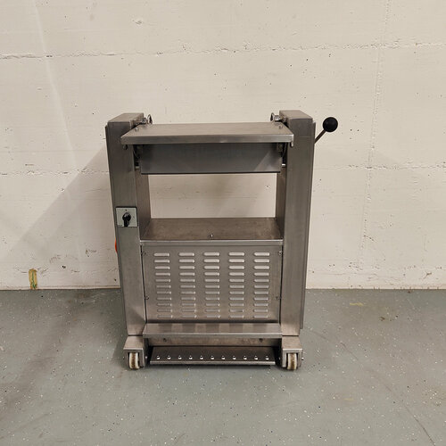 Machine à éplucher et à découenner Maja FEM 436
