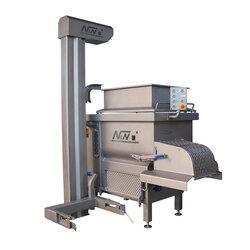 High-performance mixer with 2 displaced and interlocking paddle mixing shafts
