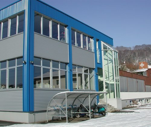 1999 - 2000 Expansion de l'entreprise / nouveau bâtiment